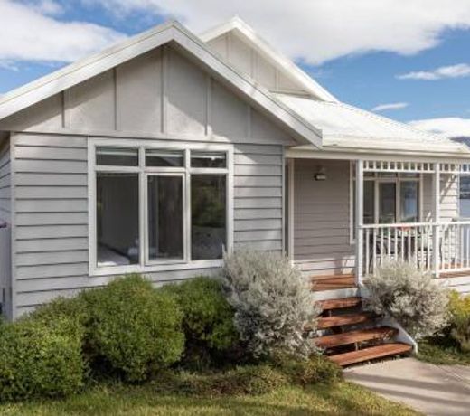 Derwent River Cottage - Tranquil Waterfront Living