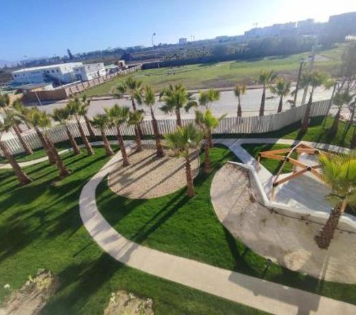 Acogedor Departamento Central con Piscina, Estacionamiento Privado y Más