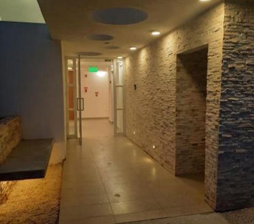 Acogedor Departamento Central con Piscina, Estacionamiento Privado y Más