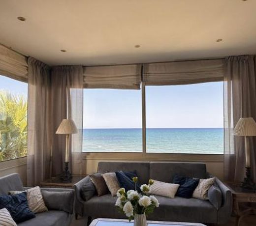 Quattro Sea View Beachfront Ap 4