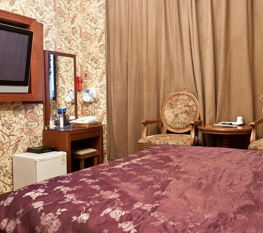 Carlton Hotel