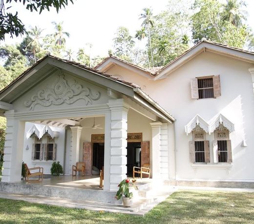 Siri Wedamadura Villa by Colonial Villas in Sri Lanka