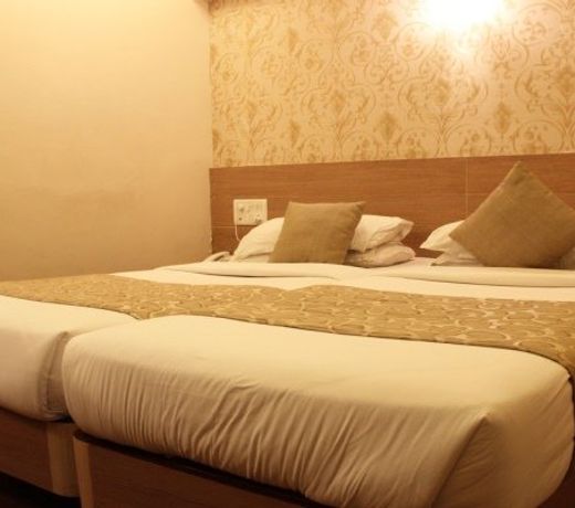 Rajhans Hotel