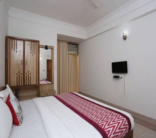 OYO 10072 Hotel Amrit Regency