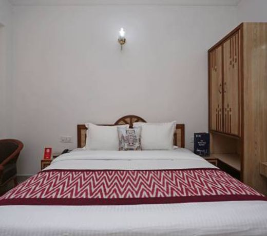 OYO 10072 Hotel Amrit Regency