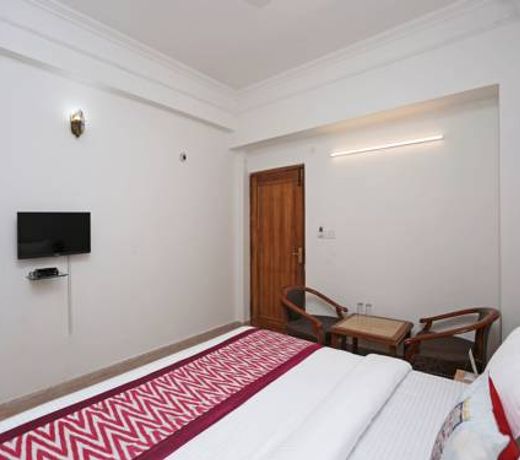 OYO 10072 Hotel Amrit Regency