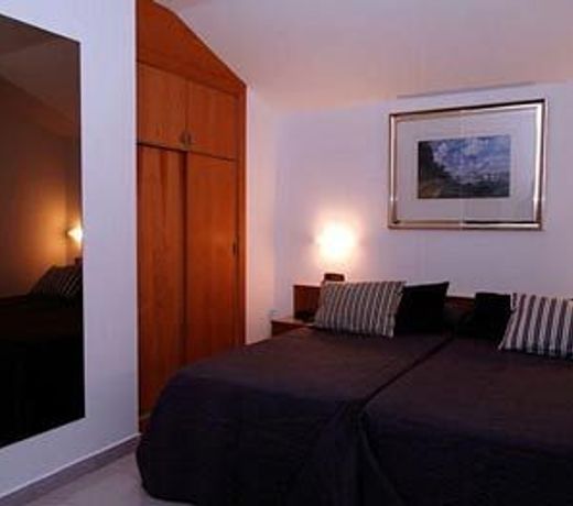 Hotel Crest
