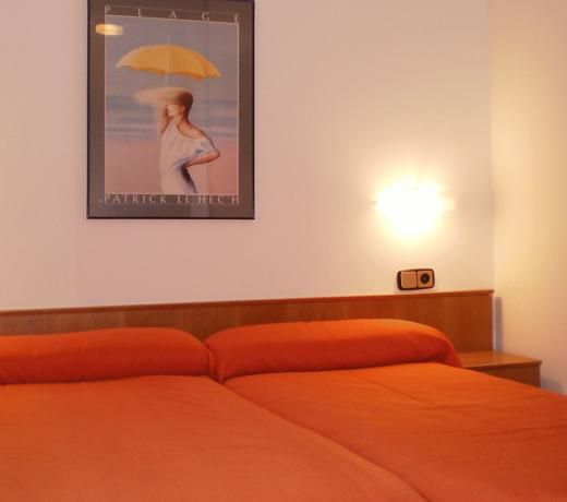 Hotel Crest