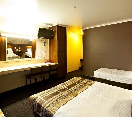 Sarina Motor Inn