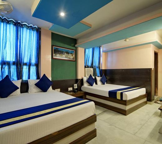 Hotel Abhiraj Palace