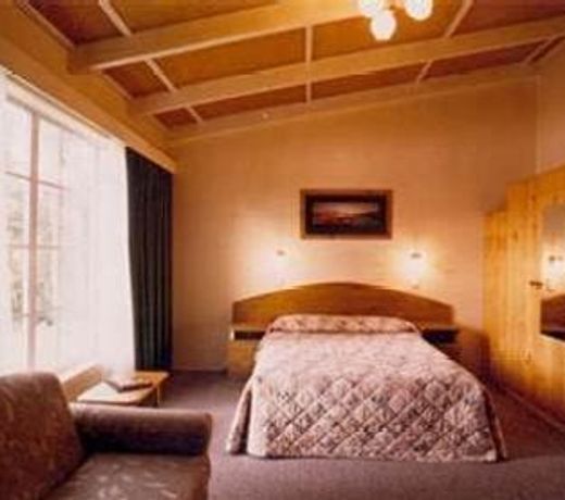 CHANCELLOR INN