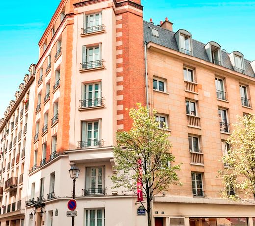 Hotel de Neuve by Happyculture
