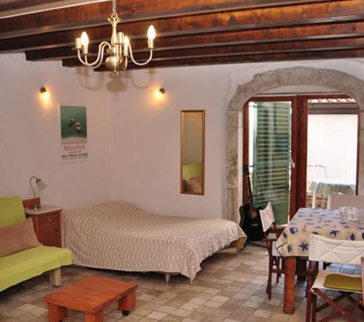 Guesthouse F
