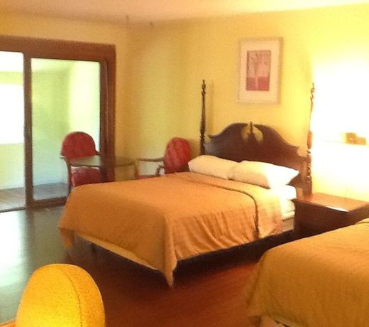 King Hendrick Motel and Suites