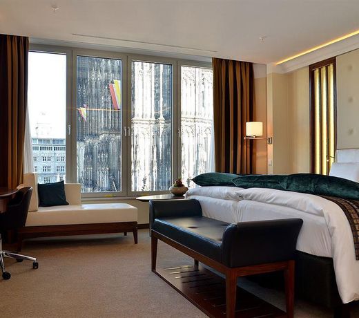 DOM HOTEL COLOGNE - A LE MERIDIEN HOTEL