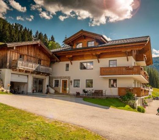 NearBy Hotel
