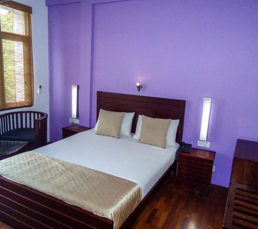 subhas tourist hotel