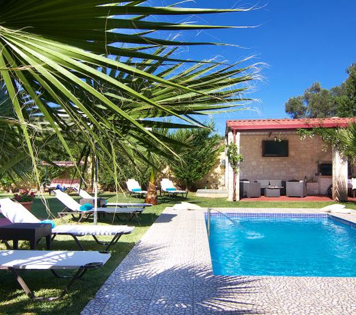 Eva & Dimitrios Villas, By ThinkVilla