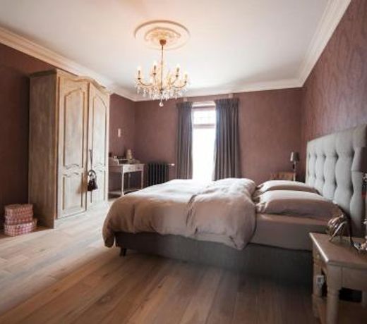 LE PETIT CHATEAU