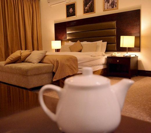 Sandy Le Oriental Hotel