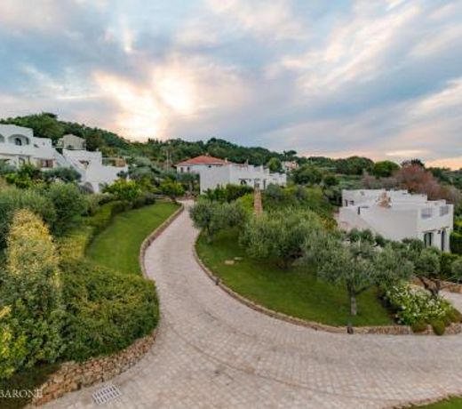 Baia Delphis Resort
