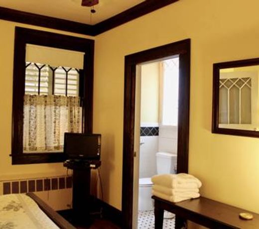 Oakland Cottage Bed and Breakfast