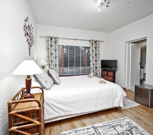 50 on Shepherd Boutique Guest House