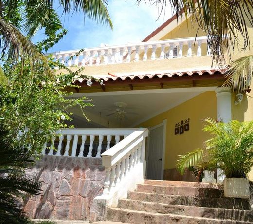 Villa with private pool, tropical garden, ocean view, secure residence