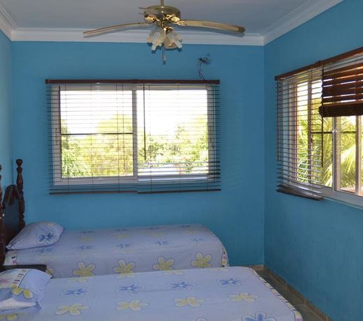 Villa with private pool, tropical garden, ocean view, secure residence