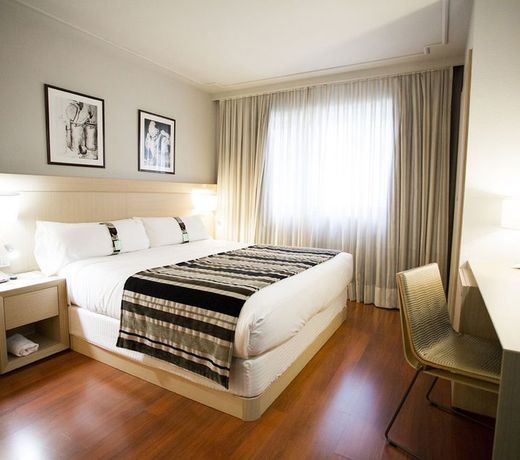 Suites Plaza Hotel & Wellness