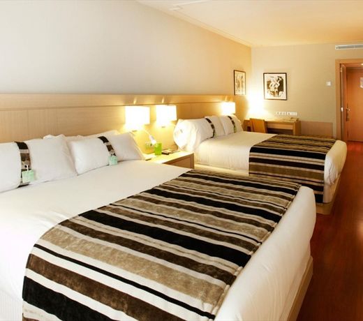 Suites Plaza Hotel & Wellness