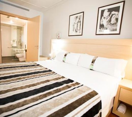 Suites Plaza Hotel & Wellness