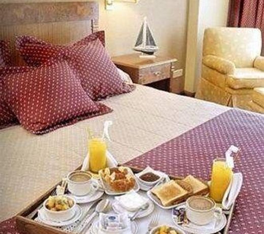 Plaza Real Suites Hotel