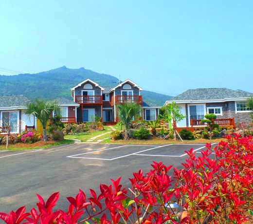 Jubilee Chalet