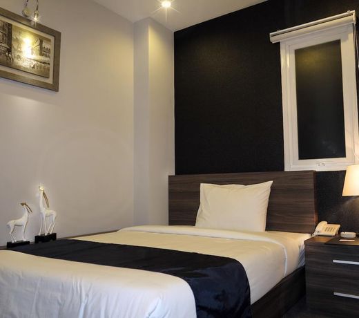 Iris Hotel