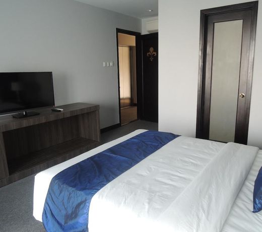 Iris Hotel