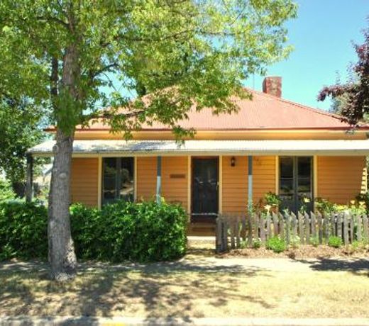 Cooma Cottage