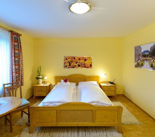 Santner, Hotel