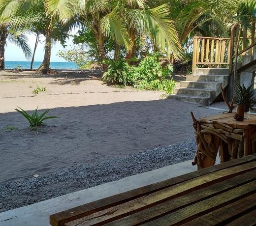 Paisajes del Tortuguero (On The Beach and Town Center)