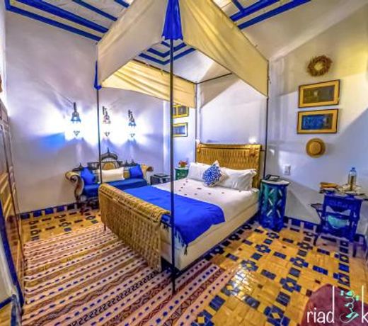 Riad Kaiss By Anika