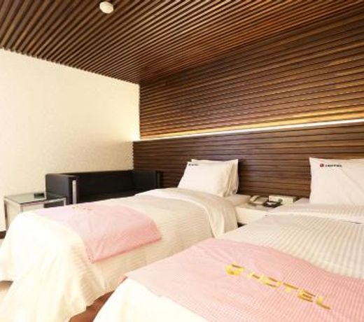 Q Hotel