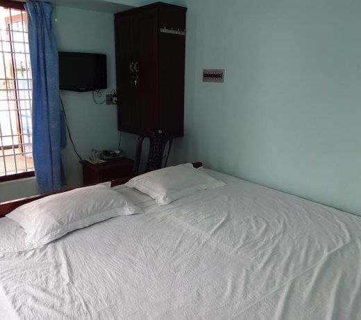 Edens Service Villa