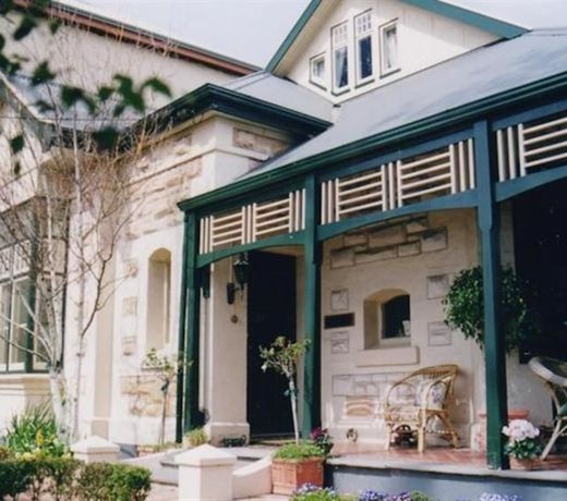 Water Bay Villa Bed & Breakfast