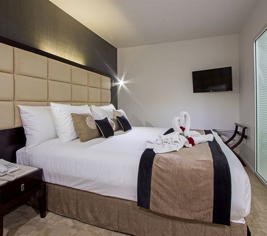 VR Queen Street Hotel & Suites
