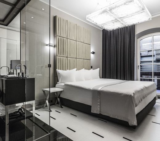 Hotel Blow Up Hall 5050