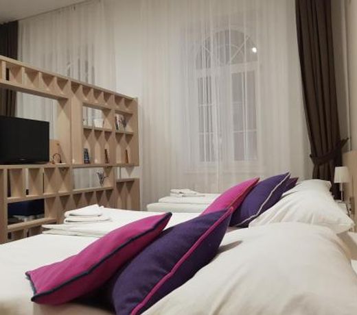 Hotel Story