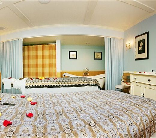 The Shores Resort & Spa