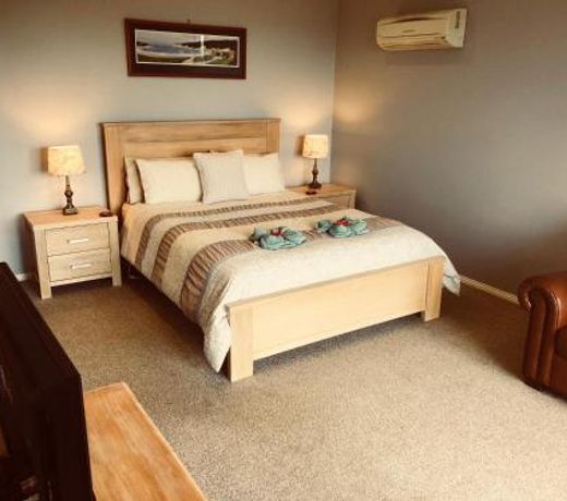 Southern Anchorage Retreat