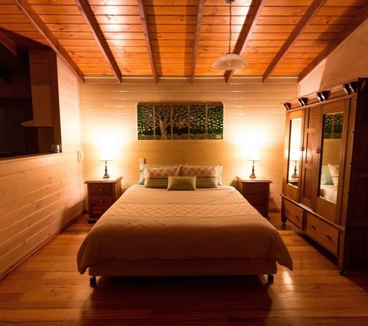Southern Anchorage Retreat