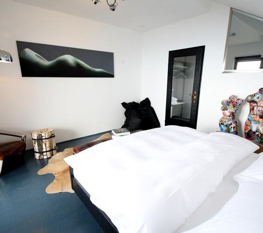 HOTEL12